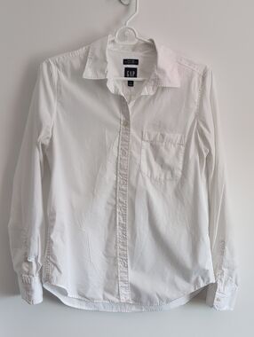 Gap Women's Perfect Shirt Size Small